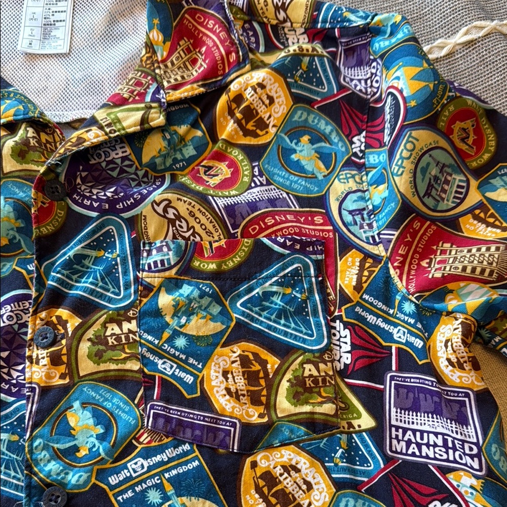 Walt Disney World Parks Icons and Rides Badges Men’s Short - Picture 3 of 5